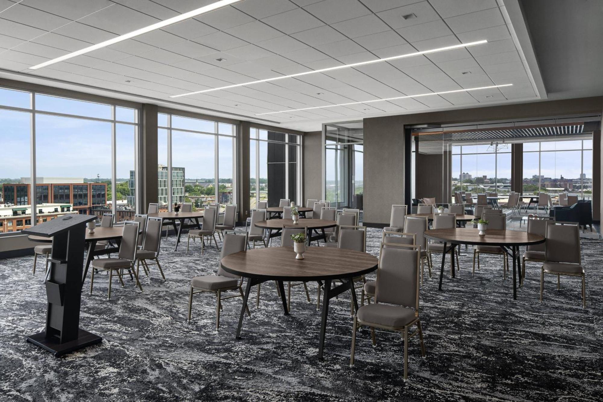 Ac Hotel By Marriott Columbus Downtown Bagian luar foto