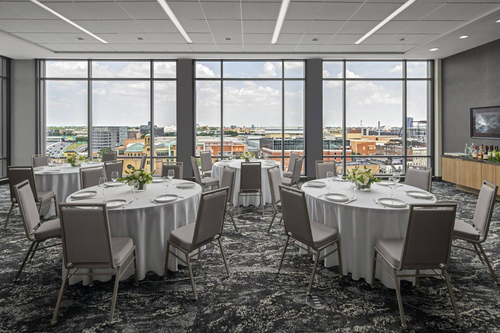 Ac Hotel By Marriott Columbus Downtown Bagian luar foto